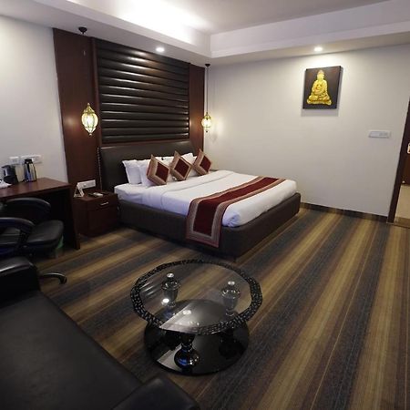 Hotel Avn Grand Ranchi Exteriör bild