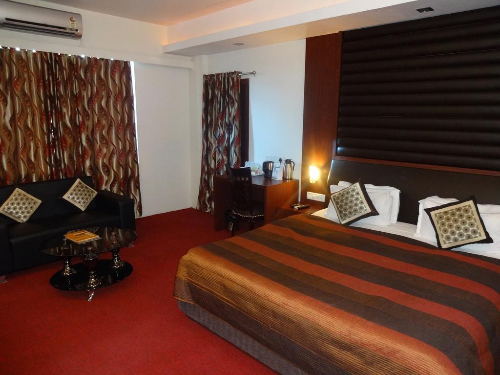 Hotel Avn Grand Ranchi Exteriör bild