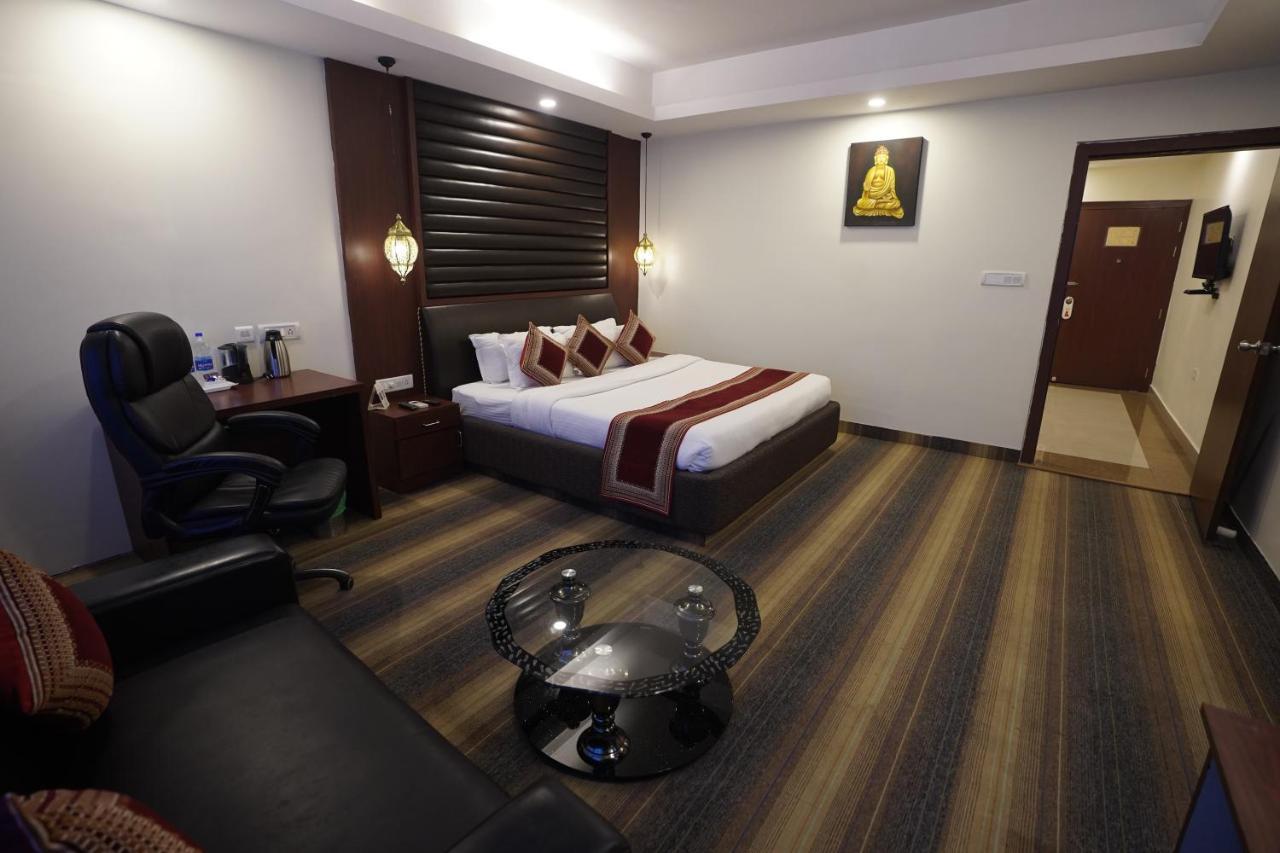 Hotel Avn Grand Ranchi Exteriör bild
